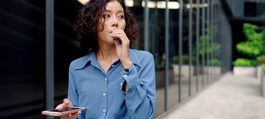 E-Raucher entdecken wie man eine Einweg E-Zigarette richtig aktiviert für langanhaltenden Genuss