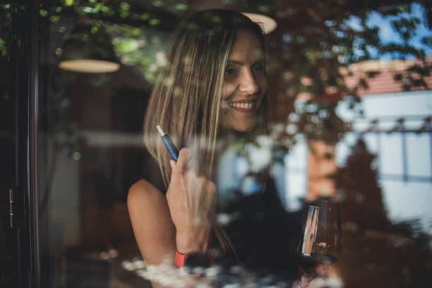 Elektronické cigarety und liquid e-zigarette 100 ml – Ratgeber 2025 zu Aromen, Nikotinstärken und besten Angeboten